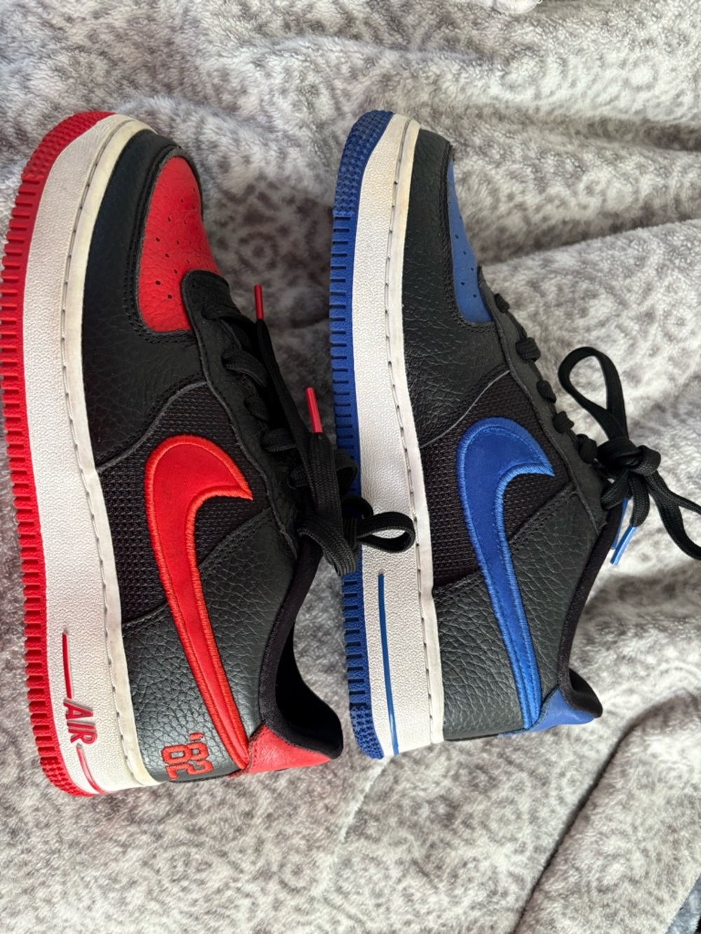 Nike Kids Low-Top Sneakers in Black with Red & Blue Swooshes